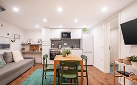 D35 - Chic Boutique Apartments By Bqa
